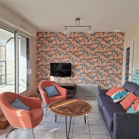 Comfortable Apartment, 50 M Sandy Holiday home *
