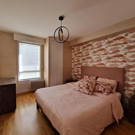 Comfortable Apartment, 50 M Sandy Holiday home